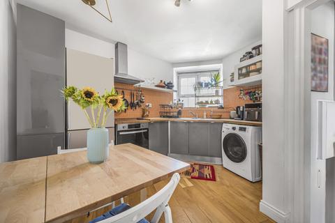 2 bedroom flat for sale, Turnham House, Frendsbury Road, London, SE4