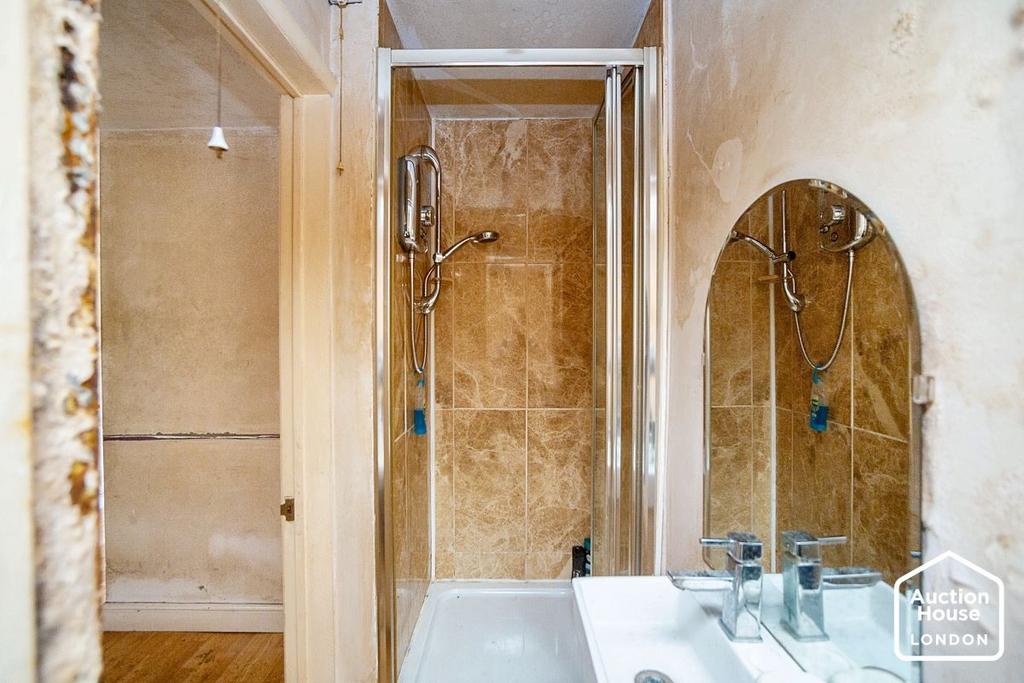 Basement Flat, 8 Percival Terrace... 1 bed flat for sale £40,000