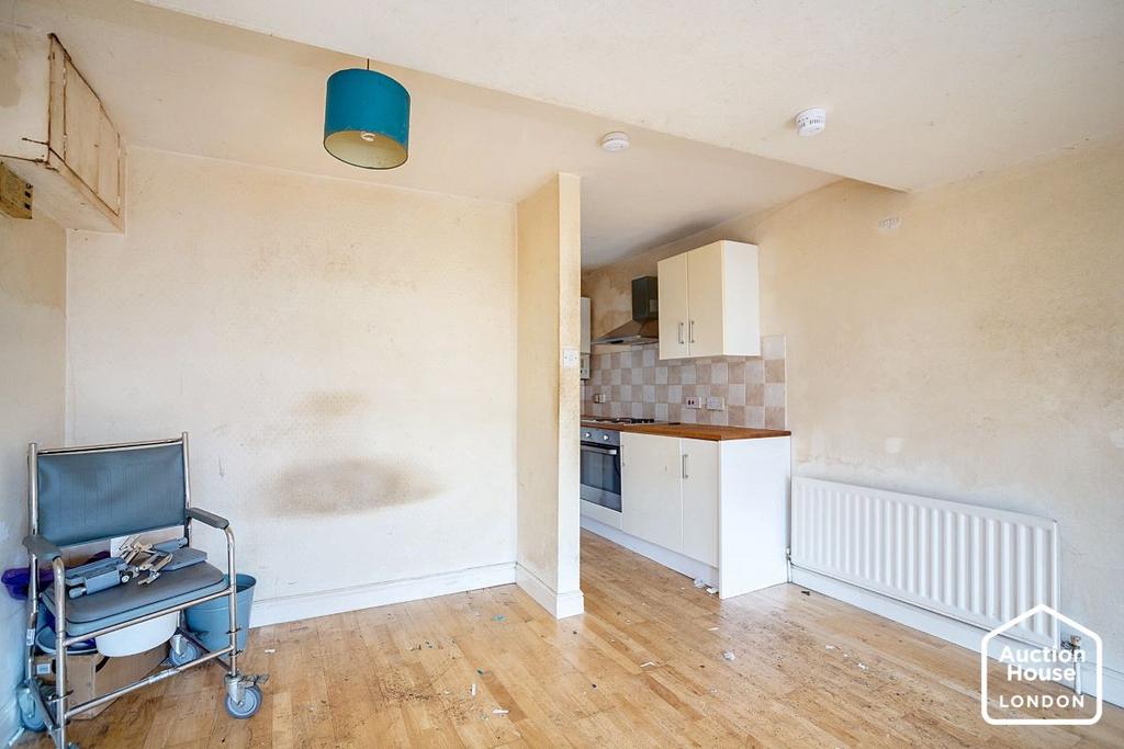 Basement Flat, 8 Percival Terrace... 1 bed flat for sale £40,000