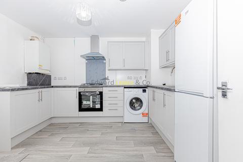 4 bedroom flat to rent, Abbott Road, London E14