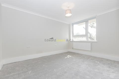 4 bedroom flat to rent, Abbott Road, London E14