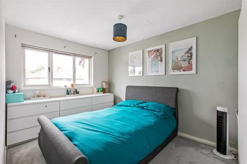 79 Rossignol Gardens, Carshalton, SM5 2EE
