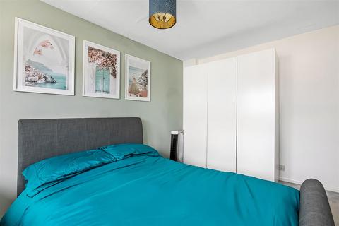 79 Rossignol Gardens, Carshalton, SM5 2EE