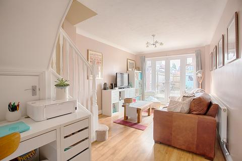 2 bedroom terraced house to rent, Holmbury, Guildford Road AL1