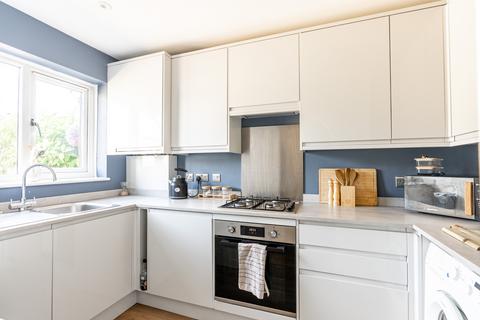 2 bedroom terraced house to rent, Holmbury, Guildford Road AL1