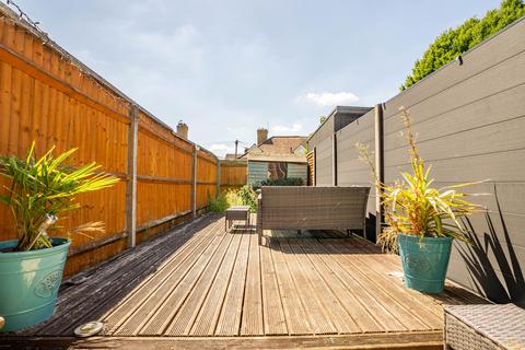 2 bedroom terraced house to rent, Holmbury, Guildford Road AL1