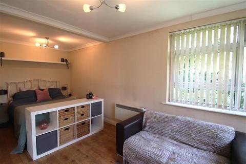 Studio to rent, Savoy Close, Birmingham, B32
