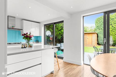 undefined, Roselands Avenue, Hoddesdon EN11