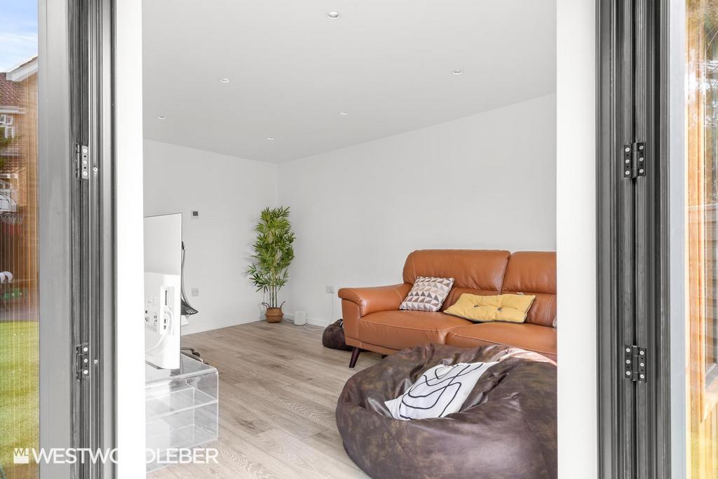 Roselands Avenue 29.jpg