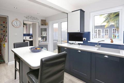 60 Canterbury Drive, Perton, Wolverhampton, WV6 7XA
