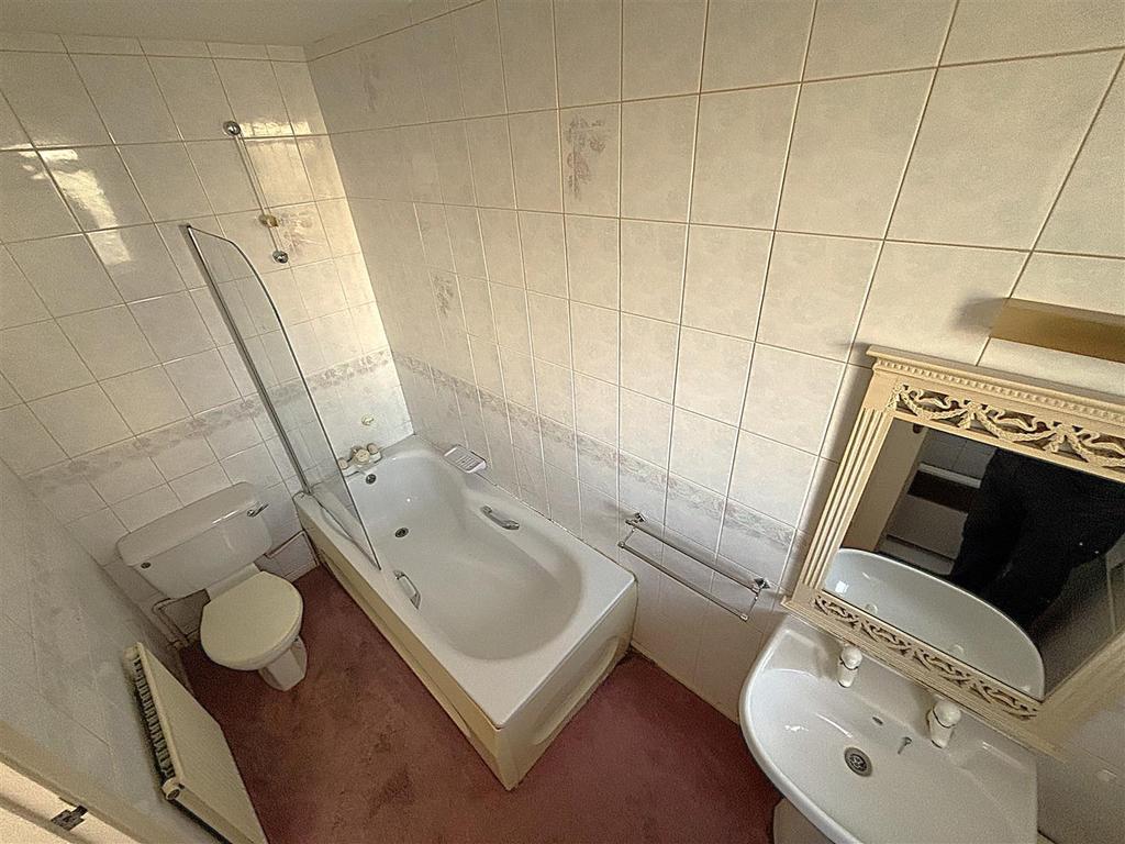 En suite bathroom