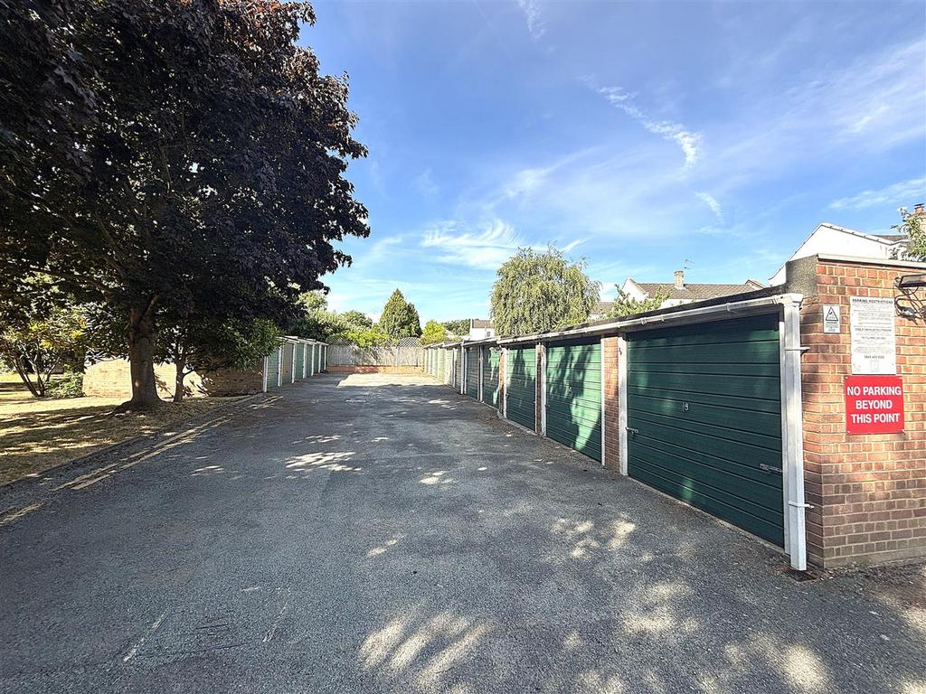 COMMUNAL GROUNDS, PARKING & GARAGEarage