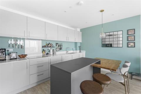 2 bedroom flat for sale, Matthias Road, Walrond House Matthias Road, N16