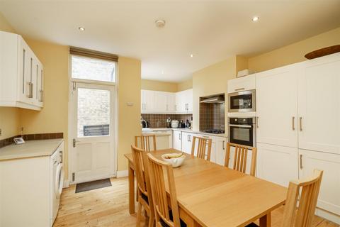 2 bedroom flat for sale, Hampden Road, Harringay N8