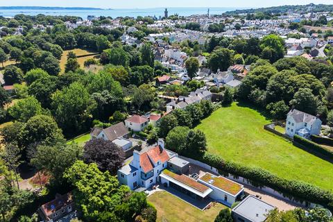 Rozel Road, St Peter Port, Guernsey, GY1