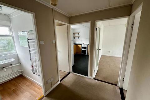 1 bedroom apartment for sale, Hornbeam Road, Buckhurst Hill, Essex, IG9 6LA