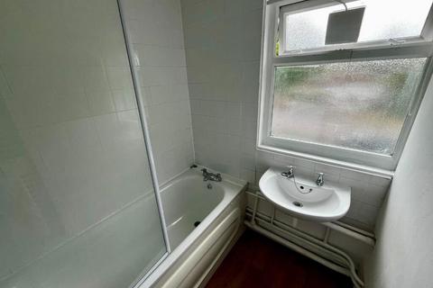 1 bedroom apartment for sale, Hornbeam Road, Buckhurst Hill, Essex, IG9 6LA