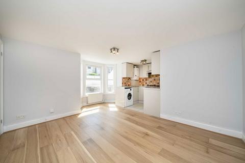2 bedroom flat for sale, Oaklands Grove, London W12