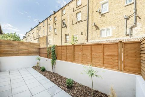 2 bedroom flat for sale, Oaklands Grove, London W12