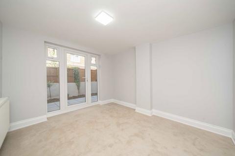 2 bedroom flat for sale, Oaklands Grove, London W12