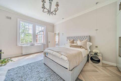 Flat B, 28 Bath Road, London, W4 1LW