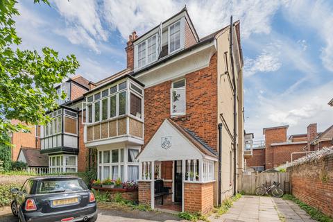 Flat B, 28 Bath Road, London, W4 1LW