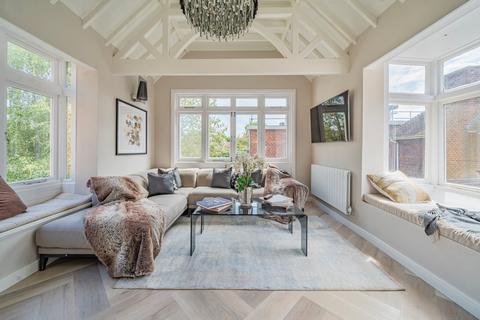 Flat B, 28 Bath Road, London, W4 1LW