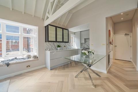 Flat B, 28 Bath Road, London, W4 1LW