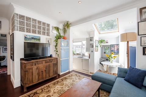 3 bedroom flat for sale, Radbourne Avenue, Ealing, W5
