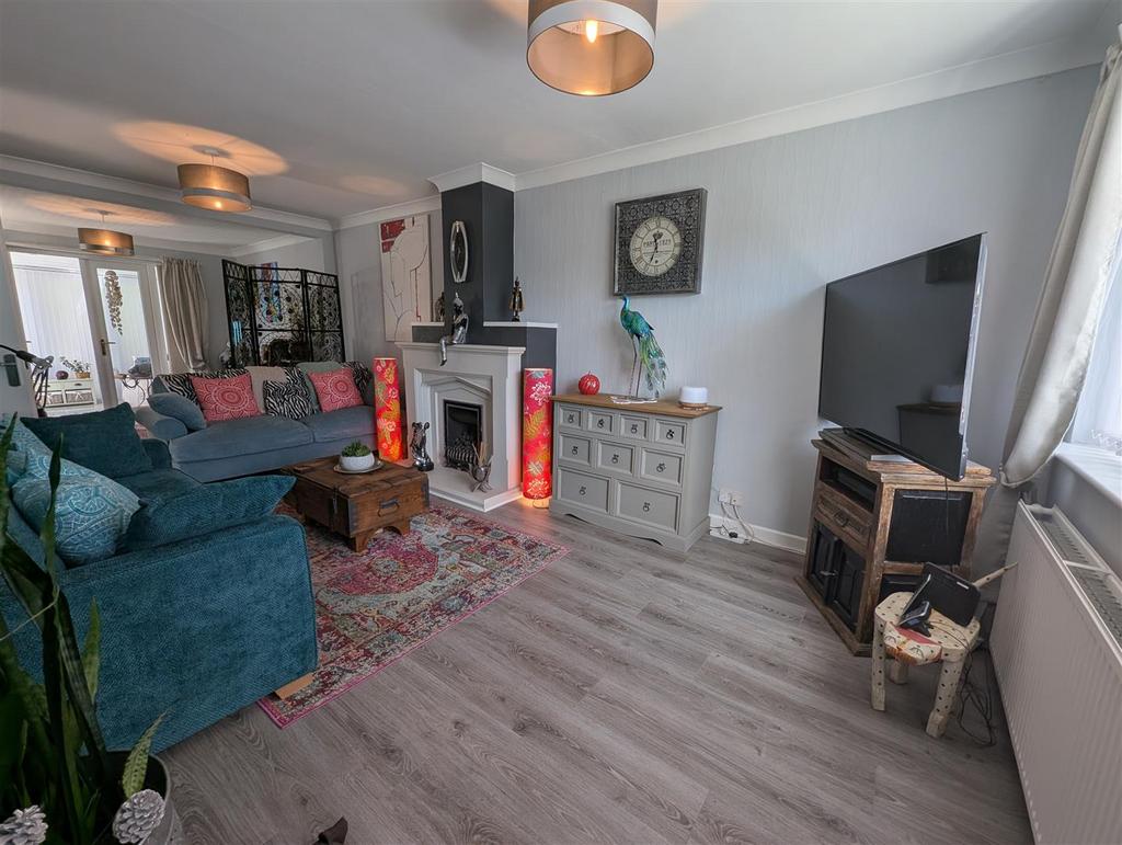Lounge/Dining Room