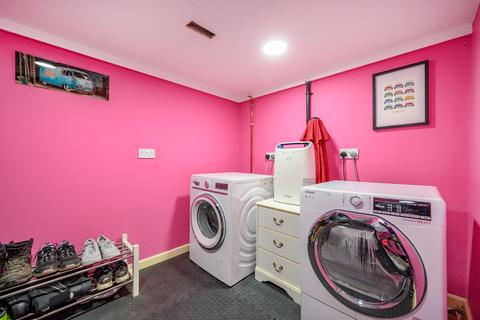 73 Asquith Avenue, Morley, Leeds, LS27 9QS