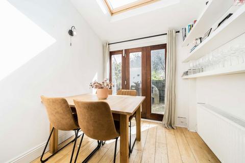 1 bedroom flat for sale, Kempshott Road, London SW16