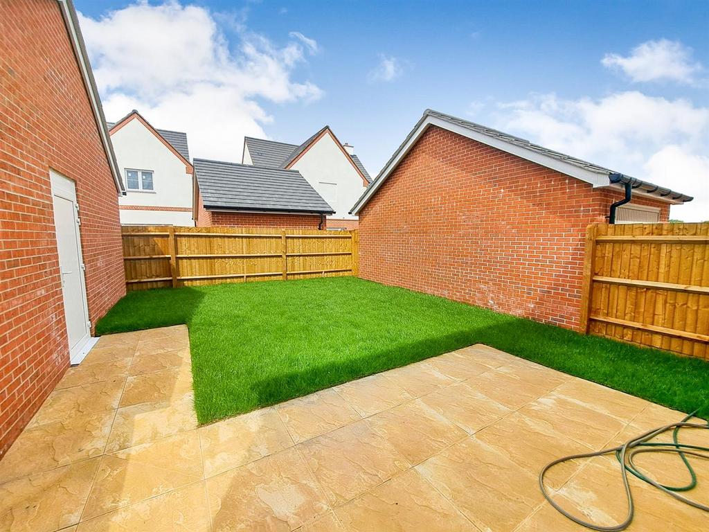 Plot 14 garden.jpg