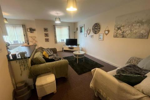 2 bedroom flat for sale, Moorlands Edge, Huddersfield HD3
