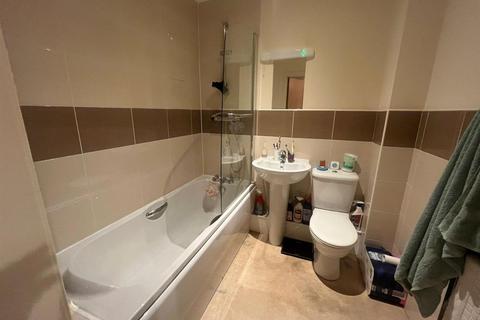 2 bedroom flat for sale, Moorlands Edge, Huddersfield HD3