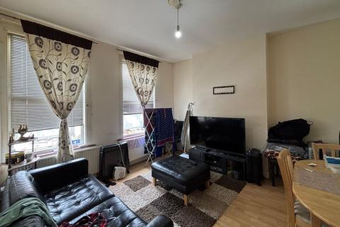 10 Yew Grove, London, NW2 3AD