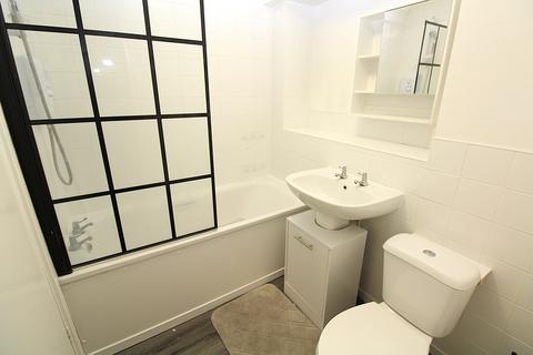 1 bedroom apartment to rent, Veronica Close, RM3