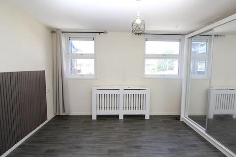 1 bedroom apartment to rent, Veronica Close, RM3