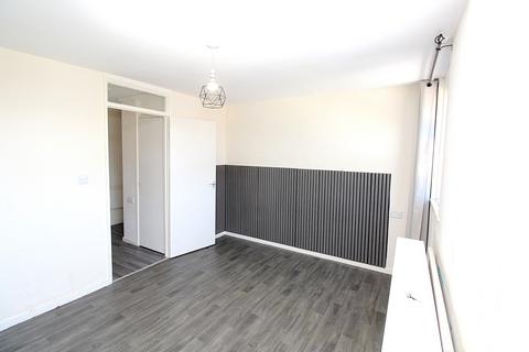 1 bedroom apartment to rent, Veronica Close, RM3