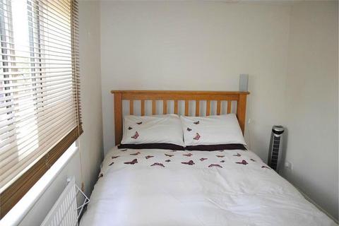 2 bedroom end of terrace house to rent, Walnut Avenue, Baldock