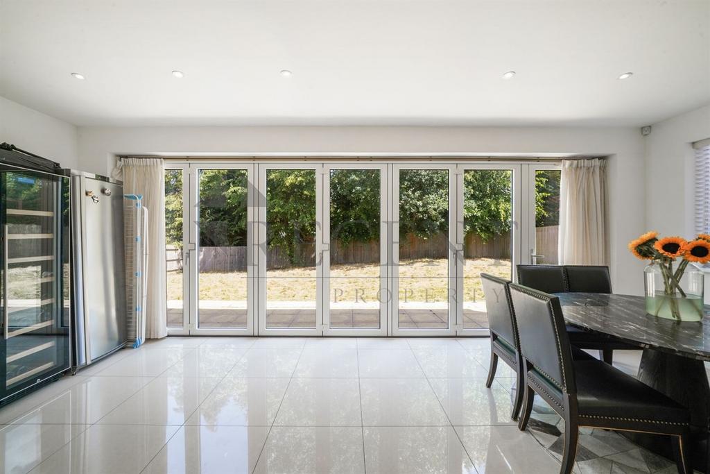House in London - View 3