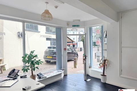 Terraced house to rent, Bridge Street, Carmarthen, Carmarthenshire. SA31 3JS