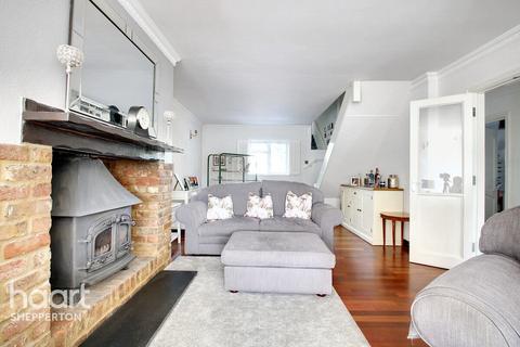 4 bedroom semi-detached house for sale, Charlton Road, Shepperton