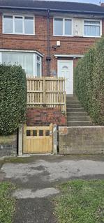 3 bedroom terraced house to rent, North Farm Road, Leeds LS9