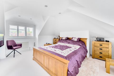 2 Birch Grove, Cobham, KT11 2HR
