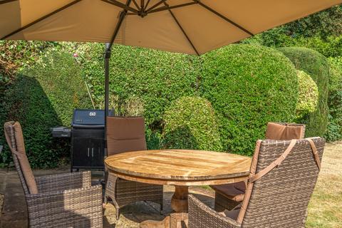 2 Birch Grove, Cobham, KT11 2HR
