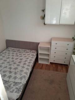 1 bedroom in a house share to rent, Thornthon Heath CR7