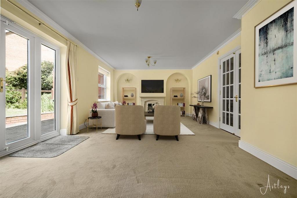 Lounge (Virtually Staged)