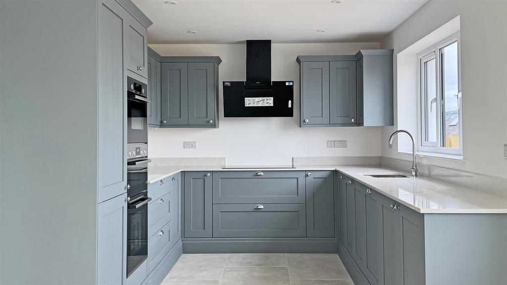 Kitchen 2.jpg