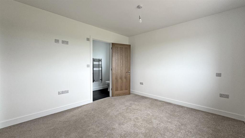 Bedroom 1 1.jpg